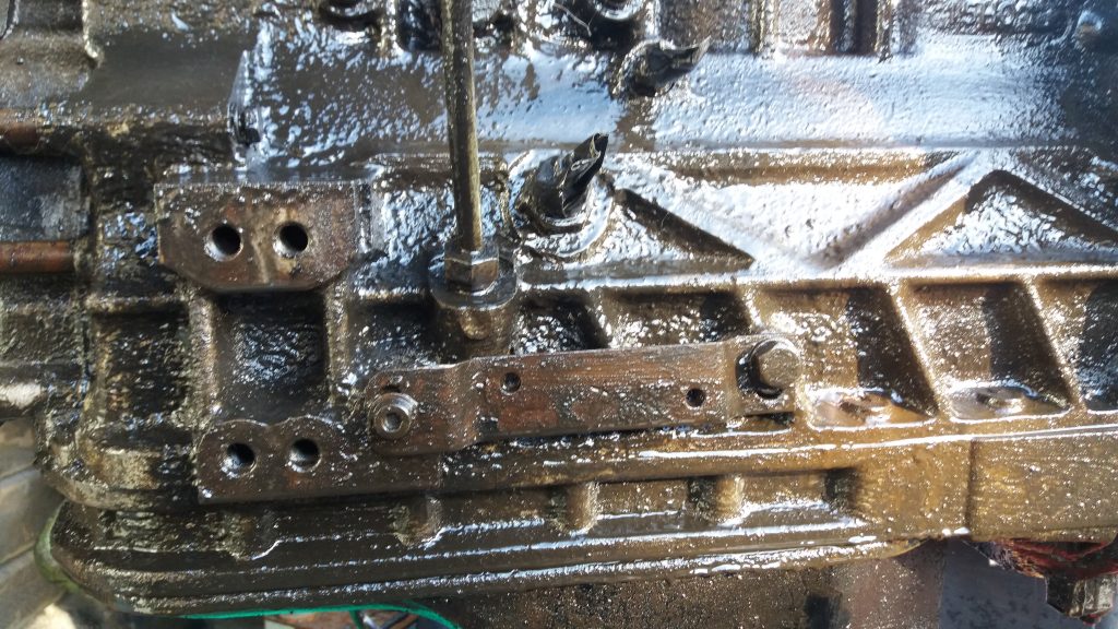200tdi engine block covered in oil